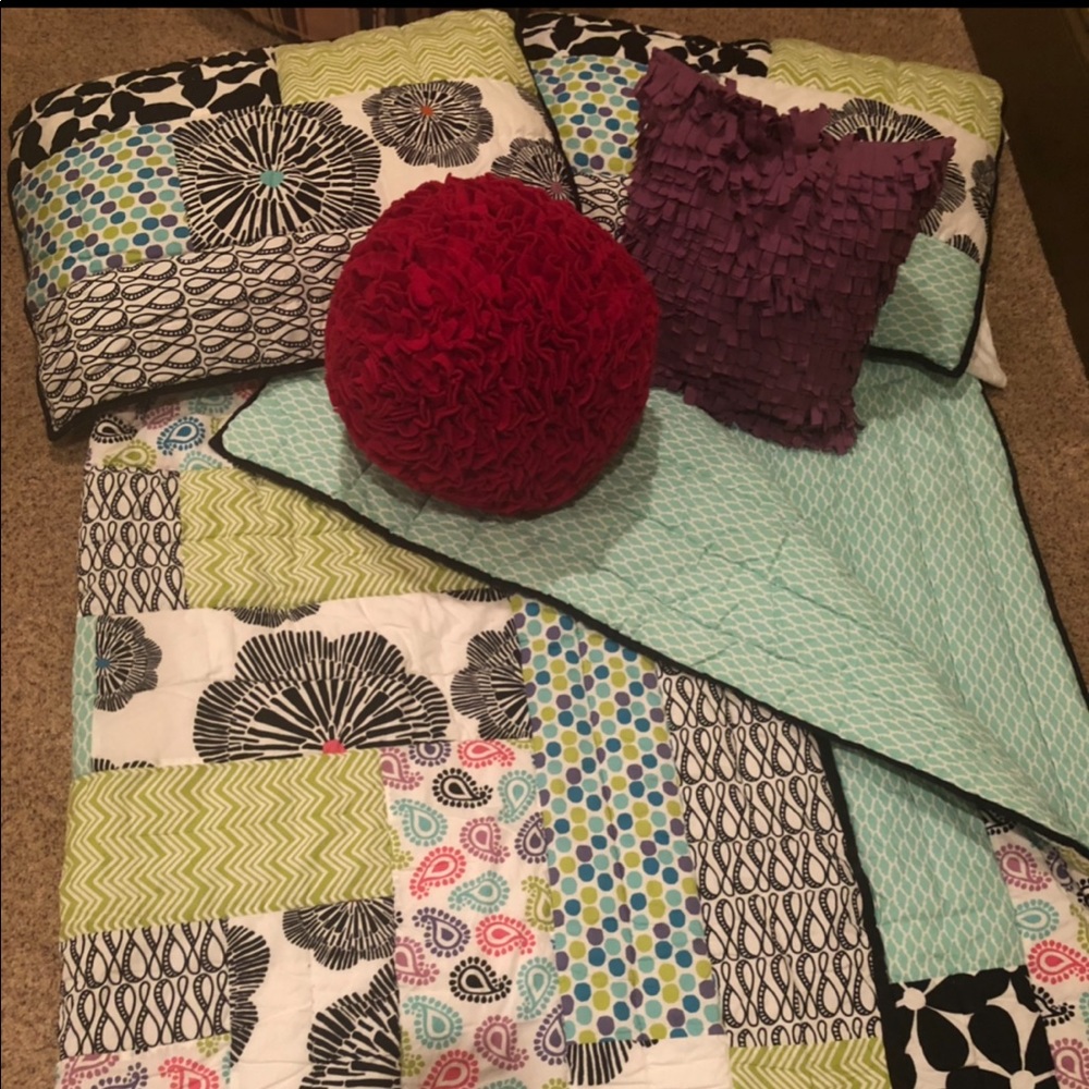 PB Teen quilt and shams